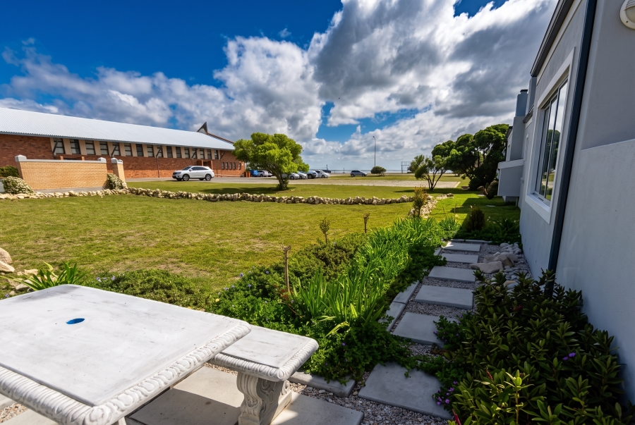 2 Bedroom Property for Sale in Struisbaai Western Cape